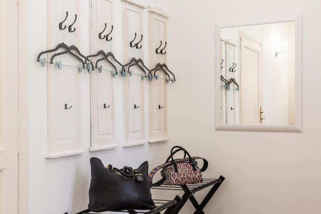 Portico D'Ottavia Lux Apartment โรม ภายนอก รูปภาพ
