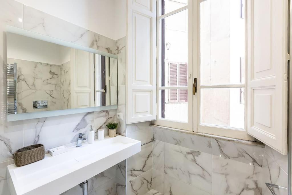 Portico D'Ottavia Lux Apartment โรม ภายนอก รูปภาพ