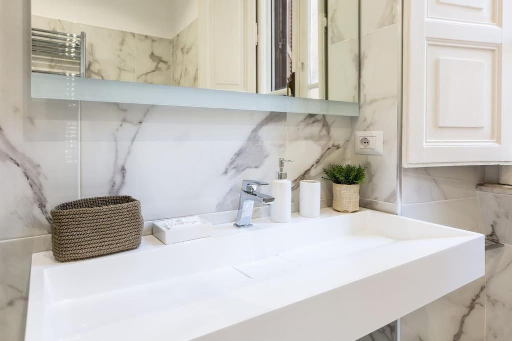 Portico D'Ottavia Lux Apartment โรม ภายนอก รูปภาพ