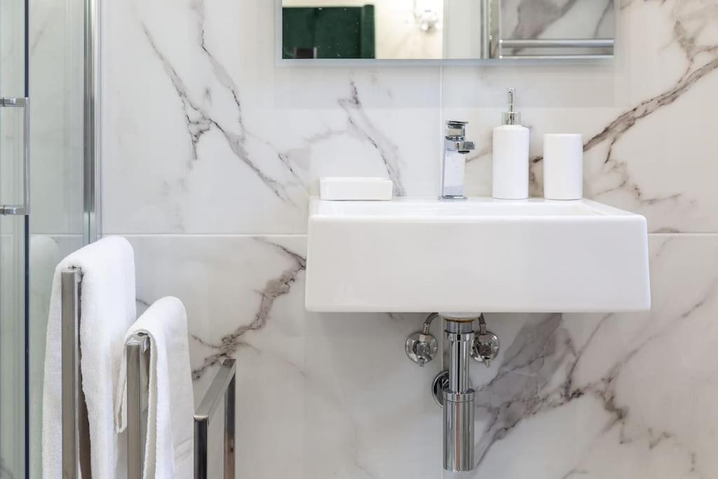 Portico D'Ottavia Lux Apartment โรม ภายนอก รูปภาพ